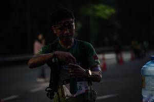 BIB: 100
                            <button type="button" onclick="openModal(22595138)" class="btn btn-primary btn-sm float-right btn-popup" data-toggle="modal" data-target=".modal-high-quality">
                        <i class="fas fa-shopping-cart"></i> Add to Cart
                    </button>
                                            <button type="button" onclick="isThisMe(22595138, true)" class="btn btn-success btn-sm float-right btn-popup btn-isme hidden" data-toggle="tooltip" data-placement="bottom" title="นี่คือรูปของคุณใช่ไหม คลิกที่นี่เพื่อเอาเข้าอัลบั้ม">
                        <i class="fas fa-plus"></i> Add to album
                    </button>
                    <button type="button" onclick="isThisMe(22595138, false)" class="btn btn-warning btn-sm float-right btn-popup btn-isnotme hidden">
                        <i class="fas fa-ban"></i> Remove from album
                    </button>