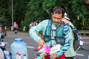 BIB: 9420
                            <button type="button" onclick="openModal(22597588)" class="btn btn-primary btn-sm float-right btn-popup" data-toggle="modal" data-target=".modal-high-quality">
                        <i class="fas fa-shopping-cart"></i> Add to Cart
                    </button>
                                            <button type="button" onclick="isThisMe(22597588, true)" class="btn btn-success btn-sm float-right btn-popup btn-isme hidden" data-toggle="tooltip" data-placement="bottom" title="นี่คือรูปของคุณใช่ไหม คลิกที่นี่เพื่อเอาเข้าอัลบั้ม">
                        <i class="fas fa-plus"></i> Add to album
                    </button>
                    <button type="button" onclick="isThisMe(22597588, false)" class="btn btn-warning btn-sm float-right btn-popup btn-isnotme hidden">
                        <i class="fas fa-ban"></i> Remove from album
                    </button>