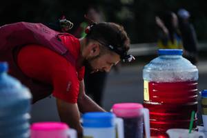 BIB: 200
                            <button type="button" onclick="openModal(22595193)" class="btn btn-primary btn-sm float-right btn-popup" data-toggle="modal" data-target=".modal-high-quality">
                        <i class="fas fa-shopping-cart"></i> Add to Cart
                    </button>
                                            <button type="button" onclick="isThisMe(22595193, true)" class="btn btn-success btn-sm float-right btn-popup btn-isme hidden" data-toggle="tooltip" data-placement="bottom" title="นี่คือรูปของคุณใช่ไหม คลิกที่นี่เพื่อเอาเข้าอัลบั้ม">
                        <i class="fas fa-plus"></i> Add to album
                    </button>
                    <button type="button" onclick="isThisMe(22595193, false)" class="btn btn-warning btn-sm float-right btn-popup btn-isnotme hidden">
                        <i class="fas fa-ban"></i> Remove from album
                    </button>