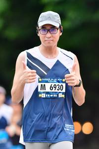 BIB: 6930
                            <button type="button" onclick="openModal(4687599)" class="btn btn-primary btn-sm float-right btn-popup" data-toggle="modal" data-target=".modal-high-quality">
                        <i class="fas fa-shopping-cart"></i> Add to Cart
                    </button>
                                            <button type="button" onclick="isThisMe(4687599, true)" class="btn btn-success btn-sm float-right btn-popup btn-isme hidden" data-toggle="tooltip" data-placement="bottom" title="นี่คือรูปของคุณใช่ไหม คลิกที่นี่เพื่อเอาเข้าอัลบั้ม">
                        <i class="fas fa-plus"></i> Add to album
                    </button>
                    <button type="button" onclick="isThisMe(4687599, false)" class="btn btn-warning btn-sm float-right btn-popup btn-isnotme hidden">
                        <i class="fas fa-ban"></i> Remove from album
                    </button>