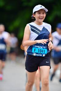 BIB: 1041
                            <button type="button" onclick="openModal(4607816)" class="btn btn-primary btn-sm float-right btn-popup" data-toggle="modal" data-target=".modal-high-quality">
                        <i class="fas fa-shopping-cart"></i> Add to Cart
                    </button>
                                            <button type="button" onclick="isThisMe(4607816, true)" class="btn btn-success btn-sm float-right btn-popup btn-isme hidden" data-toggle="tooltip" data-placement="bottom" title="นี่คือรูปของคุณใช่ไหม คลิกที่นี่เพื่อเอาเข้าอัลบั้ม">
                        <i class="fas fa-plus"></i> Add to album
                    </button>
                    <button type="button" onclick="isThisMe(4607816, false)" class="btn btn-warning btn-sm float-right btn-popup btn-isnotme hidden">
                        <i class="fas fa-ban"></i> Remove from album
                    </button>