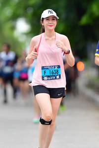 BIB: 1638
                            <button type="button" onclick="openModal(4686917)" class="btn btn-primary btn-sm float-right btn-popup" data-toggle="modal" data-target=".modal-high-quality">
                        <i class="fas fa-shopping-cart"></i> Add to Cart
                    </button>
                                            <button type="button" onclick="isThisMe(4686917, true)" class="btn btn-success btn-sm float-right btn-popup btn-isme hidden" data-toggle="tooltip" data-placement="bottom" title="นี่คือรูปของคุณใช่ไหม คลิกที่นี่เพื่อเอาเข้าอัลบั้ม">
                        <i class="fas fa-plus"></i> Add to album
                    </button>
                    <button type="button" onclick="isThisMe(4686917, false)" class="btn btn-warning btn-sm float-right btn-popup btn-isnotme hidden">
                        <i class="fas fa-ban"></i> Remove from album
                    </button>