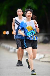 BIB: 1320
                            <button type="button" onclick="openModal(4606962)" class="btn btn-primary btn-sm float-right btn-popup" data-toggle="modal" data-target=".modal-high-quality">
                        <i class="fas fa-shopping-cart"></i> Add to Cart
                    </button>
                                            <button type="button" onclick="isThisMe(4606962, true)" class="btn btn-success btn-sm float-right btn-popup btn-isme hidden" data-toggle="tooltip" data-placement="bottom" title="นี่คือรูปของคุณใช่ไหม คลิกที่นี่เพื่อเอาเข้าอัลบั้ม">
                        <i class="fas fa-plus"></i> Add to album
                    </button>
                    <button type="button" onclick="isThisMe(4606962, false)" class="btn btn-warning btn-sm float-right btn-popup btn-isnotme hidden">
                        <i class="fas fa-ban"></i> Remove from album
                    </button>