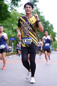 BIB: 1000, 8066
                            <button type="button" onclick="openModal(4690914)" class="btn btn-primary btn-sm float-right btn-popup" data-toggle="modal" data-target=".modal-high-quality">
                        <i class="fas fa-shopping-cart"></i> Add to Cart
                    </button>
                                            <button type="button" onclick="isThisMe(4690914, true)" class="btn btn-success btn-sm float-right btn-popup btn-isme hidden" data-toggle="tooltip" data-placement="bottom" title="นี่คือรูปของคุณใช่ไหม คลิกที่นี่เพื่อเอาเข้าอัลบั้ม">
                        <i class="fas fa-plus"></i> Add to album
                    </button>
                    <button type="button" onclick="isThisMe(4690914, false)" class="btn btn-warning btn-sm float-right btn-popup btn-isnotme hidden">
                        <i class="fas fa-ban"></i> Remove from album
                    </button>