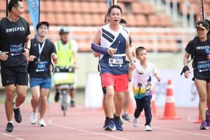 BIB: 7611, 
                            <button type="button" onclick="openModal(4577757)" class="btn btn-primary btn-sm float-right btn-popup" data-toggle="modal" data-target=".modal-high-quality">
                        <i class="fas fa-shopping-cart"></i> Add to Cart
                    </button>
                                            <button type="button" onclick="isThisMe(4577757, true)" class="btn btn-success btn-sm float-right btn-popup btn-isme hidden" data-toggle="tooltip" data-placement="bottom" title="นี่คือรูปของคุณใช่ไหม คลิกที่นี่เพื่อเอาเข้าอัลบั้ม">
                        <i class="fas fa-plus"></i> Add to album
                    </button>
                    <button type="button" onclick="isThisMe(4577757, false)" class="btn btn-warning btn-sm float-right btn-popup btn-isnotme hidden">
                        <i class="fas fa-ban"></i> Remove from album
                    </button>