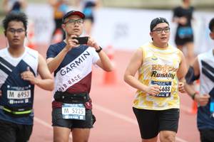 BIB: 6953, 688, 5225
                            <button type="button" onclick="openModal(4573979)" class="btn btn-primary btn-sm float-right btn-popup" data-toggle="modal" data-target=".modal-high-quality">
                        <i class="fas fa-shopping-cart"></i> Add to Cart
                    </button>
                                            <button type="button" onclick="isThisMe(4573979, true)" class="btn btn-success btn-sm float-right btn-popup btn-isme hidden" data-toggle="tooltip" data-placement="bottom" title="นี่คือรูปของคุณใช่ไหม คลิกที่นี่เพื่อเอาเข้าอัลบั้ม">
                        <i class="fas fa-plus"></i> Add to album
                    </button>
                    <button type="button" onclick="isThisMe(4573979, false)" class="btn btn-warning btn-sm float-right btn-popup btn-isnotme hidden">
                        <i class="fas fa-ban"></i> Remove from album
                    </button>