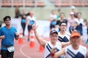 BIB: 7797, 0809
                            <button type="button" onclick="openModal(4573609)" class="btn btn-primary btn-sm float-right btn-popup" data-toggle="modal" data-target=".modal-high-quality">
                        <i class="fas fa-shopping-cart"></i> Add to Cart
                    </button>
                                            <button type="button" onclick="isThisMe(4573609, true)" class="btn btn-success btn-sm float-right btn-popup btn-isme hidden" data-toggle="tooltip" data-placement="bottom" title="นี่คือรูปของคุณใช่ไหม คลิกที่นี่เพื่อเอาเข้าอัลบั้ม">
                        <i class="fas fa-plus"></i> Add to album
                    </button>
                    <button type="button" onclick="isThisMe(4573609, false)" class="btn btn-warning btn-sm float-right btn-popup btn-isnotme hidden">
                        <i class="fas fa-ban"></i> Remove from album
                    </button>