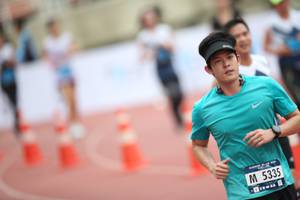 BIB: 5335
                            <button type="button" onclick="openModal(4574976)" class="btn btn-primary btn-sm float-right btn-popup" data-toggle="modal" data-target=".modal-high-quality">
                        <i class="fas fa-shopping-cart"></i> Add to Cart
                    </button>
                                            <button type="button" onclick="isThisMe(4574976, true)" class="btn btn-success btn-sm float-right btn-popup btn-isme hidden" data-toggle="tooltip" data-placement="bottom" title="นี่คือรูปของคุณใช่ไหม คลิกที่นี่เพื่อเอาเข้าอัลบั้ม">
                        <i class="fas fa-plus"></i> Add to album
                    </button>
                    <button type="button" onclick="isThisMe(4574976, false)" class="btn btn-warning btn-sm float-right btn-popup btn-isnotme hidden">
                        <i class="fas fa-ban"></i> Remove from album
                    </button>