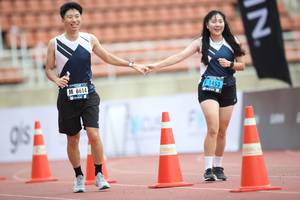 BIB: 1453, 6614
                            <button type="button" onclick="openModal(4577683)" class="btn btn-primary btn-sm float-right btn-popup" data-toggle="modal" data-target=".modal-high-quality">
                        <i class="fas fa-shopping-cart"></i> Add to Cart
                    </button>
                                            <button type="button" onclick="isThisMe(4577683, true)" class="btn btn-success btn-sm float-right btn-popup btn-isme hidden" data-toggle="tooltip" data-placement="bottom" title="นี่คือรูปของคุณใช่ไหม คลิกที่นี่เพื่อเอาเข้าอัลบั้ม">
                        <i class="fas fa-plus"></i> Add to album
                    </button>
                    <button type="button" onclick="isThisMe(4577683, false)" class="btn btn-warning btn-sm float-right btn-popup btn-isnotme hidden">
                        <i class="fas fa-ban"></i> Remove from album
                    </button>