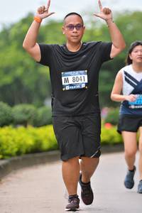 BIB: 8041
                            <button type="button" onclick="openModal(4701518)" class="btn btn-primary btn-sm float-right btn-popup" data-toggle="modal" data-target=".modal-high-quality">
                        <i class="fas fa-shopping-cart"></i> Add to Cart
                    </button>
                                            <button type="button" onclick="isThisMe(4701518, true)" class="btn btn-success btn-sm float-right btn-popup btn-isme hidden" data-toggle="tooltip" data-placement="bottom" title="นี่คือรูปของคุณใช่ไหม คลิกที่นี่เพื่อเอาเข้าอัลบั้ม">
                        <i class="fas fa-plus"></i> Add to album
                    </button>
                    <button type="button" onclick="isThisMe(4701518, false)" class="btn btn-warning btn-sm float-right btn-popup btn-isnotme hidden">
                        <i class="fas fa-ban"></i> Remove from album
                    </button>