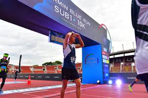 BIB: 201, 060, 410
                            <button type="button" onclick="openModal(4628553)" class="btn btn-primary btn-sm float-right btn-popup" data-toggle="modal" data-target=".modal-high-quality">
                        <i class="fas fa-shopping-cart"></i> Add to Cart
                    </button>
                                            <button type="button" onclick="isThisMe(4628553, true)" class="btn btn-success btn-sm float-right btn-popup btn-isme hidden" data-toggle="tooltip" data-placement="bottom" title="นี่คือรูปของคุณใช่ไหม คลิกที่นี่เพื่อเอาเข้าอัลบั้ม">
                        <i class="fas fa-plus"></i> Add to album
                    </button>
                    <button type="button" onclick="isThisMe(4628553, false)" class="btn btn-warning btn-sm float-right btn-popup btn-isnotme hidden">
                        <i class="fas fa-ban"></i> Remove from album
                    </button>