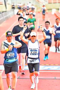 BIB: 6264, 8002, 100
                            <button type="button" onclick="openModal(4620079)" class="btn btn-primary btn-sm float-right btn-popup" data-toggle="modal" data-target=".modal-high-quality">
                        <i class="fas fa-shopping-cart"></i> Add to Cart
                    </button>
                                            <button type="button" onclick="isThisMe(4620079, true)" class="btn btn-success btn-sm float-right btn-popup btn-isme hidden" data-toggle="tooltip" data-placement="bottom" title="นี่คือรูปของคุณใช่ไหม คลิกที่นี่เพื่อเอาเข้าอัลบั้ม">
                        <i class="fas fa-plus"></i> Add to album
                    </button>
                    <button type="button" onclick="isThisMe(4620079, false)" class="btn btn-warning btn-sm float-right btn-popup btn-isnotme hidden">
                        <i class="fas fa-ban"></i> Remove from album
                    </button>