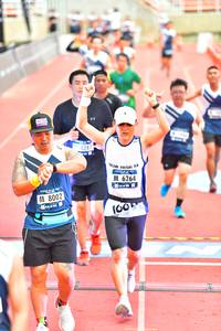 BIB: 8287, 6264, 8002
                            <button type="button" onclick="openModal(4620081)" class="btn btn-primary btn-sm float-right btn-popup" data-toggle="modal" data-target=".modal-high-quality">
                        <i class="fas fa-shopping-cart"></i> Add to Cart
                    </button>
                                            <button type="button" onclick="isThisMe(4620081, true)" class="btn btn-success btn-sm float-right btn-popup btn-isme hidden" data-toggle="tooltip" data-placement="bottom" title="นี่คือรูปของคุณใช่ไหม คลิกที่นี่เพื่อเอาเข้าอัลบั้ม">
                        <i class="fas fa-plus"></i> Add to album
                    </button>
                    <button type="button" onclick="isThisMe(4620081, false)" class="btn btn-warning btn-sm float-right btn-popup btn-isnotme hidden">
                        <i class="fas fa-ban"></i> Remove from album
                    </button>