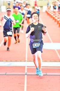 BIB: 5415
                            <button type="button" onclick="openModal(4621851)" class="btn btn-primary btn-sm float-right btn-popup" data-toggle="modal" data-target=".modal-high-quality">
                        <i class="fas fa-shopping-cart"></i> Add to Cart
                    </button>
                                            <button type="button" onclick="isThisMe(4621851, true)" class="btn btn-success btn-sm float-right btn-popup btn-isme hidden" data-toggle="tooltip" data-placement="bottom" title="นี่คือรูปของคุณใช่ไหม คลิกที่นี่เพื่อเอาเข้าอัลบั้ม">
                        <i class="fas fa-plus"></i> Add to album
                    </button>
                    <button type="button" onclick="isThisMe(4621851, false)" class="btn btn-warning btn-sm float-right btn-popup btn-isnotme hidden">
                        <i class="fas fa-ban"></i> Remove from album
                    </button>