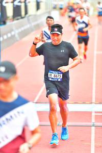 BIB: 8675
                            <button type="button" onclick="openModal(4622916)" class="btn btn-primary btn-sm float-right btn-popup" data-toggle="modal" data-target=".modal-high-quality">
                        <i class="fas fa-shopping-cart"></i> Add to Cart
                    </button>
                                            <button type="button" onclick="isThisMe(4622916, true)" class="btn btn-success btn-sm float-right btn-popup btn-isme hidden" data-toggle="tooltip" data-placement="bottom" title="นี่คือรูปของคุณใช่ไหม คลิกที่นี่เพื่อเอาเข้าอัลบั้ม">
                        <i class="fas fa-plus"></i> Add to album
                    </button>
                    <button type="button" onclick="isThisMe(4622916, false)" class="btn btn-warning btn-sm float-right btn-popup btn-isnotme hidden">
                        <i class="fas fa-ban"></i> Remove from album
                    </button>