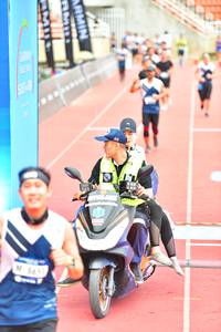 BIB: 
                            <button type="button" onclick="openModal(4617877)" class="btn btn-primary btn-sm float-right btn-popup" data-toggle="modal" data-target=".modal-high-quality">
                        <i class="fas fa-shopping-cart"></i> Add to Cart
                    </button>
                                            <button type="button" onclick="isThisMe(4617877, true)" class="btn btn-success btn-sm float-right btn-popup btn-isme hidden" data-toggle="tooltip" data-placement="bottom" title="นี่คือรูปของคุณใช่ไหม คลิกที่นี่เพื่อเอาเข้าอัลบั้ม">
                        <i class="fas fa-plus"></i> Add to album
                    </button>
                    <button type="button" onclick="isThisMe(4617877, false)" class="btn btn-warning btn-sm float-right btn-popup btn-isnotme hidden">
                        <i class="fas fa-ban"></i> Remove from album
                    </button>