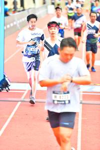 BIB: 675
                            <button type="button" onclick="openModal(4621102)" class="btn btn-primary btn-sm float-right btn-popup" data-toggle="modal" data-target=".modal-high-quality">
                        <i class="fas fa-shopping-cart"></i> Add to Cart
                    </button>
                                            <button type="button" onclick="isThisMe(4621102, true)" class="btn btn-success btn-sm float-right btn-popup btn-isme hidden" data-toggle="tooltip" data-placement="bottom" title="นี่คือรูปของคุณใช่ไหม คลิกที่นี่เพื่อเอาเข้าอัลบั้ม">
                        <i class="fas fa-plus"></i> Add to album
                    </button>
                    <button type="button" onclick="isThisMe(4621102, false)" class="btn btn-warning btn-sm float-right btn-popup btn-isnotme hidden">
                        <i class="fas fa-ban"></i> Remove from album
                    </button>