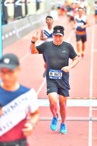 BIB: 8675
                            <button type="button" onclick="openModal(4622912)" class="btn btn-primary btn-sm float-right btn-popup" data-toggle="modal" data-target=".modal-high-quality">
                        <i class="fas fa-shopping-cart"></i> Add to Cart
                    </button>
                                            <button type="button" onclick="isThisMe(4622912, true)" class="btn btn-success btn-sm float-right btn-popup btn-isme hidden" data-toggle="tooltip" data-placement="bottom" title="นี่คือรูปของคุณใช่ไหม คลิกที่นี่เพื่อเอาเข้าอัลบั้ม">
                        <i class="fas fa-plus"></i> Add to album
                    </button>
                    <button type="button" onclick="isThisMe(4622912, false)" class="btn btn-warning btn-sm float-right btn-popup btn-isnotme hidden">
                        <i class="fas fa-ban"></i> Remove from album
                    </button>