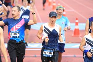 BIB: 115, 8267, 5399
                            <button type="button" onclick="openModal(4633221)" class="btn btn-primary btn-sm float-right btn-popup" data-toggle="modal" data-target=".modal-high-quality">
                        <i class="fas fa-shopping-cart"></i> Add to Cart
                    </button>
                                            <button type="button" onclick="isThisMe(4633221, true)" class="btn btn-success btn-sm float-right btn-popup btn-isme hidden" data-toggle="tooltip" data-placement="bottom" title="นี่คือรูปของคุณใช่ไหม คลิกที่นี่เพื่อเอาเข้าอัลบั้ม">
                        <i class="fas fa-plus"></i> Add to album
                    </button>
                    <button type="button" onclick="isThisMe(4633221, false)" class="btn btn-warning btn-sm float-right btn-popup btn-isnotme hidden">
                        <i class="fas fa-ban"></i> Remove from album
                    </button>