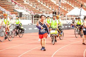 BIB: 7611, 271
                            <button type="button" onclick="openModal(4729525)" class="btn btn-primary btn-sm float-right btn-popup" data-toggle="modal" data-target=".modal-high-quality">
                        <i class="fas fa-shopping-cart"></i> Add to Cart
                    </button>
                                            <button type="button" onclick="isThisMe(4729525, true)" class="btn btn-success btn-sm float-right btn-popup btn-isme hidden" data-toggle="tooltip" data-placement="bottom" title="นี่คือรูปของคุณใช่ไหม คลิกที่นี่เพื่อเอาเข้าอัลบั้ม">
                        <i class="fas fa-plus"></i> Add to album
                    </button>
                    <button type="button" onclick="isThisMe(4729525, false)" class="btn btn-warning btn-sm float-right btn-popup btn-isnotme hidden">
                        <i class="fas fa-ban"></i> Remove from album
                    </button>