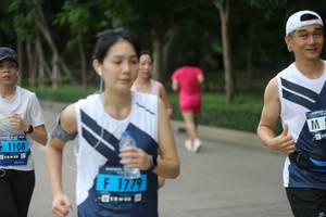 BIB: 1108, 1779
                            <button type="button" onclick="openModal(4642028)" class="btn btn-primary btn-sm float-right btn-popup" data-toggle="modal" data-target=".modal-high-quality">
                        <i class="fas fa-shopping-cart"></i> Add to Cart
                    </button>
                                            <button type="button" onclick="isThisMe(4642028, true)" class="btn btn-success btn-sm float-right btn-popup btn-isme hidden" data-toggle="tooltip" data-placement="bottom" title="นี่คือรูปของคุณใช่ไหม คลิกที่นี่เพื่อเอาเข้าอัลบั้ม">
                        <i class="fas fa-plus"></i> Add to album
                    </button>
                    <button type="button" onclick="isThisMe(4642028, false)" class="btn btn-warning btn-sm float-right btn-popup btn-isnotme hidden">
                        <i class="fas fa-ban"></i> Remove from album
                    </button>