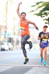 BIB: 0987
                            <button type="button" onclick="openModal(3562110)" class="btn btn-primary btn-sm float-right btn-popup" data-toggle="modal" data-target=".modal-high-quality">
                        <i class="fas fa-shopping-cart"></i> Add to Cart
                    </button>
                                            <button type="button" onclick="isThisMe(3562110, true)" class="btn btn-success btn-sm float-right btn-popup btn-isme hidden" data-toggle="tooltip" data-placement="bottom" title="นี่คือรูปของคุณใช่ไหม คลิกที่นี่เพื่อเอาเข้าอัลบั้ม">
                        <i class="fas fa-plus"></i> Add to album
                    </button>
                    <button type="button" onclick="isThisMe(3562110, false)" class="btn btn-warning btn-sm float-right btn-popup btn-isnotme hidden">
                        <i class="fas fa-ban"></i> Remove from album
                    </button>