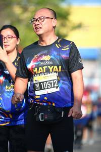 BIB: 10572
                            <button type="button" onclick="openModal(3559556)" class="btn btn-primary btn-sm float-right btn-popup" data-toggle="modal" data-target=".modal-high-quality">
                        <i class="fas fa-shopping-cart"></i> Add to Cart
                    </button>
                                            <button type="button" onclick="isThisMe(3559556, true)" class="btn btn-success btn-sm float-right btn-popup btn-isme hidden" data-toggle="tooltip" data-placement="bottom" title="นี่คือรูปของคุณใช่ไหม คลิกที่นี่เพื่อเอาเข้าอัลบั้ม">
                        <i class="fas fa-plus"></i> Add to album
                    </button>
                    <button type="button" onclick="isThisMe(3559556, false)" class="btn btn-warning btn-sm float-right btn-popup btn-isnotme hidden">
                        <i class="fas fa-ban"></i> Remove from album
                    </button>