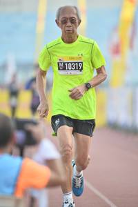 BIB: 10319
                            <button type="button" onclick="openModal(3534402)" class="btn btn-primary btn-sm float-right btn-popup" data-toggle="modal" data-target=".modal-high-quality">
                        <i class="fas fa-shopping-cart"></i> Add to Cart
                    </button>
                                            <button type="button" onclick="isThisMe(3534402, true)" class="btn btn-success btn-sm float-right btn-popup btn-isme hidden" data-toggle="tooltip" data-placement="bottom" title="นี่คือรูปของคุณใช่ไหม คลิกที่นี่เพื่อเอาเข้าอัลบั้ม">
                        <i class="fas fa-plus"></i> Add to album
                    </button>
                    <button type="button" onclick="isThisMe(3534402, false)" class="btn btn-warning btn-sm float-right btn-popup btn-isnotme hidden">
                        <i class="fas fa-ban"></i> Remove from album
                    </button>