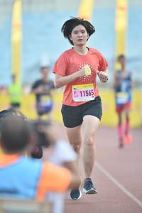 BIB: 11565
                            <button type="button" onclick="openModal(3534906)" class="btn btn-primary btn-sm float-right btn-popup" data-toggle="modal" data-target=".modal-high-quality">
                        <i class="fas fa-shopping-cart"></i> Add to Cart
                    </button>
                                            <button type="button" onclick="isThisMe(3534906, true)" class="btn btn-success btn-sm float-right btn-popup btn-isme hidden" data-toggle="tooltip" data-placement="bottom" title="นี่คือรูปของคุณใช่ไหม คลิกที่นี่เพื่อเอาเข้าอัลบั้ม">
                        <i class="fas fa-plus"></i> Add to album
                    </button>
                    <button type="button" onclick="isThisMe(3534906, false)" class="btn btn-warning btn-sm float-right btn-popup btn-isnotme hidden">
                        <i class="fas fa-ban"></i> Remove from album
                    </button>