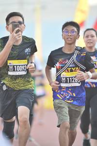 BIB: 10092, 1128, 11285
                            <button type="button" onclick="openModal(3537280)" class="btn btn-primary btn-sm float-right btn-popup" data-toggle="modal" data-target=".modal-high-quality">
                        <i class="fas fa-shopping-cart"></i> Add to Cart
                    </button>
                                            <button type="button" onclick="isThisMe(3537280, true)" class="btn btn-success btn-sm float-right btn-popup btn-isme hidden" data-toggle="tooltip" data-placement="bottom" title="นี่คือรูปของคุณใช่ไหม คลิกที่นี่เพื่อเอาเข้าอัลบั้ม">
                        <i class="fas fa-plus"></i> Add to album
                    </button>
                    <button type="button" onclick="isThisMe(3537280, false)" class="btn btn-warning btn-sm float-right btn-popup btn-isnotme hidden">
                        <i class="fas fa-ban"></i> Remove from album
                    </button>