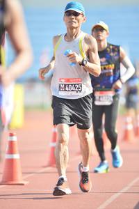 BIB: 40425
                            <button type="button" onclick="openModal(3541567)" class="btn btn-primary btn-sm float-right btn-popup" data-toggle="modal" data-target=".modal-high-quality">
                        <i class="fas fa-shopping-cart"></i> Add to Cart
                    </button>
                                            <button type="button" onclick="isThisMe(3541567, true)" class="btn btn-success btn-sm float-right btn-popup btn-isme hidden" data-toggle="tooltip" data-placement="bottom" title="นี่คือรูปของคุณใช่ไหม คลิกที่นี่เพื่อเอาเข้าอัลบั้ม">
                        <i class="fas fa-plus"></i> Add to album
                    </button>
                    <button type="button" onclick="isThisMe(3541567, false)" class="btn btn-warning btn-sm float-right btn-popup btn-isnotme hidden">
                        <i class="fas fa-ban"></i> Remove from album
                    </button>