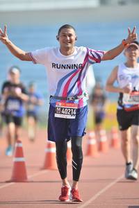 BIB: 40214
                            <button type="button" onclick="openModal(3543423)" class="btn btn-primary btn-sm float-right btn-popup" data-toggle="modal" data-target=".modal-high-quality">
                        <i class="fas fa-shopping-cart"></i> Add to Cart
                    </button>
                                            <button type="button" onclick="isThisMe(3543423, true)" class="btn btn-success btn-sm float-right btn-popup btn-isme hidden" data-toggle="tooltip" data-placement="bottom" title="นี่คือรูปของคุณใช่ไหม คลิกที่นี่เพื่อเอาเข้าอัลบั้ม">
                        <i class="fas fa-plus"></i> Add to album
                    </button>
                    <button type="button" onclick="isThisMe(3543423, false)" class="btn btn-warning btn-sm float-right btn-popup btn-isnotme hidden">
                        <i class="fas fa-ban"></i> Remove from album
                    </button>