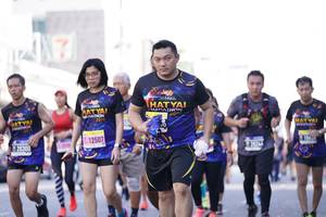 BIB: 201, 12507
                            <button type="button" onclick="openModal(3576451)" class="btn btn-primary btn-sm float-right btn-popup" data-toggle="modal" data-target=".modal-high-quality">
                        <i class="fas fa-shopping-cart"></i> Add to Cart
                    </button>
                                            <button type="button" onclick="isThisMe(3576451, true)" class="btn btn-success btn-sm float-right btn-popup btn-isme hidden" data-toggle="tooltip" data-placement="bottom" title="นี่คือรูปของคุณใช่ไหม คลิกที่นี่เพื่อเอาเข้าอัลบั้ม">
                        <i class="fas fa-plus"></i> Add to album
                    </button>
                    <button type="button" onclick="isThisMe(3576451, false)" class="btn btn-warning btn-sm float-right btn-popup btn-isnotme hidden">
                        <i class="fas fa-ban"></i> Remove from album
                    </button>