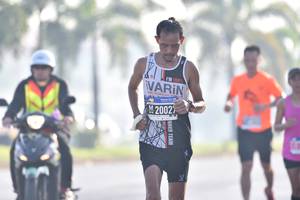 BIB: 100, 2002
                            <button type="button" onclick="openModal(3751438)" class="btn btn-primary btn-sm float-right btn-popup" data-toggle="modal" data-target=".modal-high-quality">
                        <i class="fas fa-shopping-cart"></i> Add to Cart
                    </button>
                                            <button type="button" onclick="isThisMe(3751438, true)" class="btn btn-success btn-sm float-right btn-popup btn-isme hidden" data-toggle="tooltip" data-placement="bottom" title="นี่คือรูปของคุณใช่ไหม คลิกที่นี่เพื่อเอาเข้าอัลบั้ม">
                        <i class="fas fa-plus"></i> Add to album
                    </button>
                    <button type="button" onclick="isThisMe(3751438, false)" class="btn btn-warning btn-sm float-right btn-popup btn-isnotme hidden">
                        <i class="fas fa-ban"></i> Remove from album
                    </button>