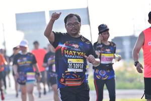 BIB: 10918
                            <button type="button" onclick="openModal(3746864)" class="btn btn-primary btn-sm float-right btn-popup" data-toggle="modal" data-target=".modal-high-quality">
                        <i class="fas fa-shopping-cart"></i> Add to Cart
                    </button>
                                            <button type="button" onclick="isThisMe(3746864, true)" class="btn btn-success btn-sm float-right btn-popup btn-isme hidden" data-toggle="tooltip" data-placement="bottom" title="นี่คือรูปของคุณใช่ไหม คลิกที่นี่เพื่อเอาเข้าอัลบั้ม">
                        <i class="fas fa-plus"></i> Add to album
                    </button>
                    <button type="button" onclick="isThisMe(3746864, false)" class="btn btn-warning btn-sm float-right btn-popup btn-isnotme hidden">
                        <i class="fas fa-ban"></i> Remove from album
                    </button>