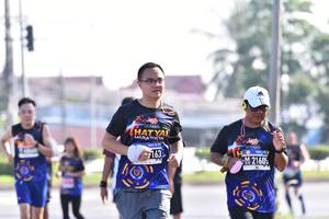 BIB: 21605
                            <button type="button" onclick="openModal(3683787)" class="btn btn-primary btn-sm float-right btn-popup" data-toggle="modal" data-target=".modal-high-quality">
                        <i class="fas fa-shopping-cart"></i> Add to Cart
                    </button>
                                            <button type="button" onclick="isThisMe(3683787, true)" class="btn btn-success btn-sm float-right btn-popup btn-isme hidden" data-toggle="tooltip" data-placement="bottom" title="นี่คือรูปของคุณใช่ไหม คลิกที่นี่เพื่อเอาเข้าอัลบั้ม">
                        <i class="fas fa-plus"></i> Add to album
                    </button>
                    <button type="button" onclick="isThisMe(3683787, false)" class="btn btn-warning btn-sm float-right btn-popup btn-isnotme hidden">
                        <i class="fas fa-ban"></i> Remove from album
                    </button>