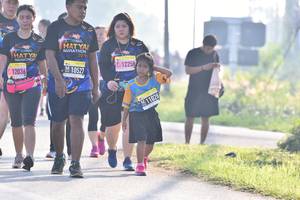 BIB: 209, 1225, 10527, 12036
                            <button type="button" onclick="openModal(3754225)" class="btn btn-primary btn-sm float-right btn-popup" data-toggle="modal" data-target=".modal-high-quality">
                        <i class="fas fa-shopping-cart"></i> Add to Cart
                    </button>
                                            <button type="button" onclick="isThisMe(3754225, true)" class="btn btn-success btn-sm float-right btn-popup btn-isme hidden" data-toggle="tooltip" data-placement="bottom" title="นี่คือรูปของคุณใช่ไหม คลิกที่นี่เพื่อเอาเข้าอัลบั้ม">
                        <i class="fas fa-plus"></i> Add to album
                    </button>
                    <button type="button" onclick="isThisMe(3754225, false)" class="btn btn-warning btn-sm float-right btn-popup btn-isnotme hidden">
                        <i class="fas fa-ban"></i> Remove from album
                    </button>