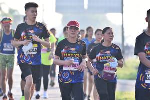 BIB: 1887, 1100
                            <button type="button" onclick="openModal(3747350)" class="btn btn-primary btn-sm float-right btn-popup" data-toggle="modal" data-target=".modal-high-quality">
                        <i class="fas fa-shopping-cart"></i> Add to Cart
                    </button>
                                            <button type="button" onclick="isThisMe(3747350, true)" class="btn btn-success btn-sm float-right btn-popup btn-isme hidden" data-toggle="tooltip" data-placement="bottom" title="นี่คือรูปของคุณใช่ไหม คลิกที่นี่เพื่อเอาเข้าอัลบั้ม">
                        <i class="fas fa-plus"></i> Add to album
                    </button>
                    <button type="button" onclick="isThisMe(3747350, false)" class="btn btn-warning btn-sm float-right btn-popup btn-isnotme hidden">
                        <i class="fas fa-ban"></i> Remove from album
                    </button>