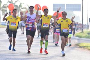 BIB: 400, 40875, 
                            <button type="button" onclick="openModal(3744632)" class="btn btn-primary btn-sm float-right btn-popup" data-toggle="modal" data-target=".modal-high-quality">
                        <i class="fas fa-shopping-cart"></i> Add to Cart
                    </button>
                                            <button type="button" onclick="isThisMe(3744632, true)" class="btn btn-success btn-sm float-right btn-popup btn-isme hidden" data-toggle="tooltip" data-placement="bottom" title="นี่คือรูปของคุณใช่ไหม คลิกที่นี่เพื่อเอาเข้าอัลบั้ม">
                        <i class="fas fa-plus"></i> Add to album
                    </button>
                    <button type="button" onclick="isThisMe(3744632, false)" class="btn btn-warning btn-sm float-right btn-popup btn-isnotme hidden">
                        <i class="fas fa-ban"></i> Remove from album
                    </button>