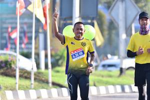 BIB: 430
                            <button type="button" onclick="openModal(3741156)" class="btn btn-primary btn-sm float-right btn-popup" data-toggle="modal" data-target=".modal-high-quality">
                        <i class="fas fa-shopping-cart"></i> Add to Cart
                    </button>
                                            <button type="button" onclick="isThisMe(3741156, true)" class="btn btn-success btn-sm float-right btn-popup btn-isme hidden" data-toggle="tooltip" data-placement="bottom" title="นี่คือรูปของคุณใช่ไหม คลิกที่นี่เพื่อเอาเข้าอัลบั้ม">
                        <i class="fas fa-plus"></i> Add to album
                    </button>
                    <button type="button" onclick="isThisMe(3741156, false)" class="btn btn-warning btn-sm float-right btn-popup btn-isnotme hidden">
                        <i class="fas fa-ban"></i> Remove from album
                    </button>