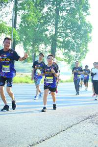 BIB: 10604
                            <button type="button" onclick="openModal(3808401)" class="btn btn-primary btn-sm float-right btn-popup" data-toggle="modal" data-target=".modal-high-quality">
                        <i class="fas fa-shopping-cart"></i> Add to Cart
                    </button>
                                            <button type="button" onclick="isThisMe(3808401, true)" class="btn btn-success btn-sm float-right btn-popup btn-isme hidden" data-toggle="tooltip" data-placement="bottom" title="นี่คือรูปของคุณใช่ไหม คลิกที่นี่เพื่อเอาเข้าอัลบั้ม">
                        <i class="fas fa-plus"></i> Add to album
                    </button>
                    <button type="button" onclick="isThisMe(3808401, false)" class="btn btn-warning btn-sm float-right btn-popup btn-isnotme hidden">
                        <i class="fas fa-ban"></i> Remove from album
                    </button>