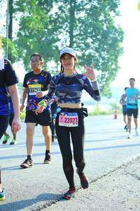 BIB: 22021
                            <button type="button" onclick="openModal(3811987)" class="btn btn-primary btn-sm float-right btn-popup" data-toggle="modal" data-target=".modal-high-quality">
                        <i class="fas fa-shopping-cart"></i> Add to Cart
                    </button>
                                            <button type="button" onclick="isThisMe(3811987, true)" class="btn btn-success btn-sm float-right btn-popup btn-isme hidden" data-toggle="tooltip" data-placement="bottom" title="นี่คือรูปของคุณใช่ไหม คลิกที่นี่เพื่อเอาเข้าอัลบั้ม">
                        <i class="fas fa-plus"></i> Add to album
                    </button>
                    <button type="button" onclick="isThisMe(3811987, false)" class="btn btn-warning btn-sm float-right btn-popup btn-isnotme hidden">
                        <i class="fas fa-ban"></i> Remove from album
                    </button>