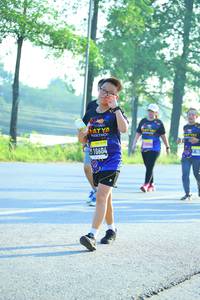 BIB: 10604
                            <button type="button" onclick="openModal(3808394)" class="btn btn-primary btn-sm float-right btn-popup" data-toggle="modal" data-target=".modal-high-quality">
                        <i class="fas fa-shopping-cart"></i> Add to Cart
                    </button>
                                            <button type="button" onclick="isThisMe(3808394, true)" class="btn btn-success btn-sm float-right btn-popup btn-isme hidden" data-toggle="tooltip" data-placement="bottom" title="นี่คือรูปของคุณใช่ไหม คลิกที่นี่เพื่อเอาเข้าอัลบั้ม">
                        <i class="fas fa-plus"></i> Add to album
                    </button>
                    <button type="button" onclick="isThisMe(3808394, false)" class="btn btn-warning btn-sm float-right btn-popup btn-isnotme hidden">
                        <i class="fas fa-ban"></i> Remove from album
                    </button>