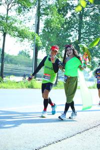 BIB: 40453
                            <button type="button" onclick="openModal(3713993)" class="btn btn-primary btn-sm float-right btn-popup" data-toggle="modal" data-target=".modal-high-quality">
                        <i class="fas fa-shopping-cart"></i> Add to Cart
                    </button>
                                            <button type="button" onclick="isThisMe(3713993, true)" class="btn btn-success btn-sm float-right btn-popup btn-isme hidden" data-toggle="tooltip" data-placement="bottom" title="นี่คือรูปของคุณใช่ไหม คลิกที่นี่เพื่อเอาเข้าอัลบั้ม">
                        <i class="fas fa-plus"></i> Add to album
                    </button>
                    <button type="button" onclick="isThisMe(3713993, false)" class="btn btn-warning btn-sm float-right btn-popup btn-isnotme hidden">
                        <i class="fas fa-ban"></i> Remove from album
                    </button>