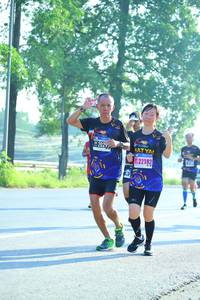 BIB: 2218
                            <button type="button" onclick="openModal(3712589)" class="btn btn-primary btn-sm float-right btn-popup" data-toggle="modal" data-target=".modal-high-quality">
                        <i class="fas fa-shopping-cart"></i> Add to Cart
                    </button>
                                            <button type="button" onclick="isThisMe(3712589, true)" class="btn btn-success btn-sm float-right btn-popup btn-isme hidden" data-toggle="tooltip" data-placement="bottom" title="นี่คือรูปของคุณใช่ไหม คลิกที่นี่เพื่อเอาเข้าอัลบั้ม">
                        <i class="fas fa-plus"></i> Add to album
                    </button>
                    <button type="button" onclick="isThisMe(3712589, false)" class="btn btn-warning btn-sm float-right btn-popup btn-isnotme hidden">
                        <i class="fas fa-ban"></i> Remove from album
                    </button>