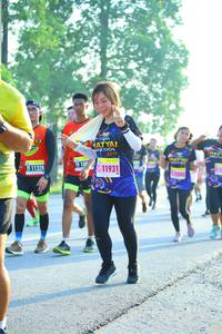 BIB: 11931
                            <button type="button" onclick="openModal(3808138)" class="btn btn-primary btn-sm float-right btn-popup" data-toggle="modal" data-target=".modal-high-quality">
                        <i class="fas fa-shopping-cart"></i> Add to Cart
                    </button>
                                            <button type="button" onclick="isThisMe(3808138, true)" class="btn btn-success btn-sm float-right btn-popup btn-isme hidden" data-toggle="tooltip" data-placement="bottom" title="นี่คือรูปของคุณใช่ไหม คลิกที่นี่เพื่อเอาเข้าอัลบั้ม">
                        <i class="fas fa-plus"></i> Add to album
                    </button>
                    <button type="button" onclick="isThisMe(3808138, false)" class="btn btn-warning btn-sm float-right btn-popup btn-isnotme hidden">
                        <i class="fas fa-ban"></i> Remove from album
                    </button>