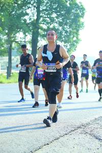 BIB: 0595
                            <button type="button" onclick="openModal(3697166)" class="btn btn-primary btn-sm float-right btn-popup" data-toggle="modal" data-target=".modal-high-quality">
                        <i class="fas fa-shopping-cart"></i> Add to Cart
                    </button>
                                            <button type="button" onclick="isThisMe(3697166, true)" class="btn btn-success btn-sm float-right btn-popup btn-isme hidden" data-toggle="tooltip" data-placement="bottom" title="นี่คือรูปของคุณใช่ไหม คลิกที่นี่เพื่อเอาเข้าอัลบั้ม">
                        <i class="fas fa-plus"></i> Add to album
                    </button>
                    <button type="button" onclick="isThisMe(3697166, false)" class="btn btn-warning btn-sm float-right btn-popup btn-isnotme hidden">
                        <i class="fas fa-ban"></i> Remove from album
                    </button>