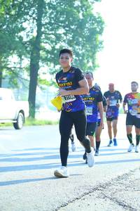 BIB: 21186
                            <button type="button" onclick="openModal(3698513)" class="btn btn-primary btn-sm float-right btn-popup" data-toggle="modal" data-target=".modal-high-quality">
                        <i class="fas fa-shopping-cart"></i> Add to Cart
                    </button>
                                            <button type="button" onclick="isThisMe(3698513, true)" class="btn btn-success btn-sm float-right btn-popup btn-isme hidden" data-toggle="tooltip" data-placement="bottom" title="นี่คือรูปของคุณใช่ไหม คลิกที่นี่เพื่อเอาเข้าอัลบั้ม">
                        <i class="fas fa-plus"></i> Add to album
                    </button>
                    <button type="button" onclick="isThisMe(3698513, false)" class="btn btn-warning btn-sm float-right btn-popup btn-isnotme hidden">
                        <i class="fas fa-ban"></i> Remove from album
                    </button>