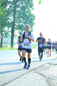 BIB: 20923
                            <button type="button" onclick="openModal(3713723)" class="btn btn-primary btn-sm float-right btn-popup" data-toggle="modal" data-target=".modal-high-quality">
                        <i class="fas fa-shopping-cart"></i> Add to Cart
                    </button>
                                            <button type="button" onclick="isThisMe(3713723, true)" class="btn btn-success btn-sm float-right btn-popup btn-isme hidden" data-toggle="tooltip" data-placement="bottom" title="นี่คือรูปของคุณใช่ไหม คลิกที่นี่เพื่อเอาเข้าอัลบั้ม">
                        <i class="fas fa-plus"></i> Add to album
                    </button>
                    <button type="button" onclick="isThisMe(3713723, false)" class="btn btn-warning btn-sm float-right btn-popup btn-isnotme hidden">
                        <i class="fas fa-ban"></i> Remove from album
                    </button>