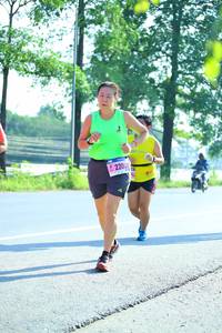 BIB: 22002
                            <button type="button" onclick="openModal(3812904)" class="btn btn-primary btn-sm float-right btn-popup" data-toggle="modal" data-target=".modal-high-quality">
                        <i class="fas fa-shopping-cart"></i> Add to Cart
                    </button>
                                            <button type="button" onclick="isThisMe(3812904, true)" class="btn btn-success btn-sm float-right btn-popup btn-isme hidden" data-toggle="tooltip" data-placement="bottom" title="นี่คือรูปของคุณใช่ไหม คลิกที่นี่เพื่อเอาเข้าอัลบั้ม">
                        <i class="fas fa-plus"></i> Add to album
                    </button>
                    <button type="button" onclick="isThisMe(3812904, false)" class="btn btn-warning btn-sm float-right btn-popup btn-isnotme hidden">
                        <i class="fas fa-ban"></i> Remove from album
                    </button>